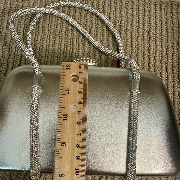 Nina Silver Crystal Evening Clutch – Hardcase – Elegant & Sparkly - Picture 9 of 13